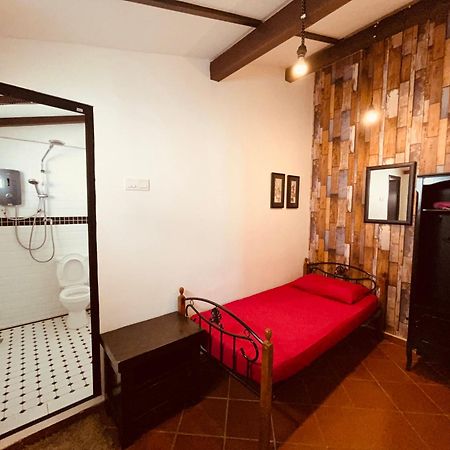New Great Shanghai Female Hostel George Town Eksteriør billede